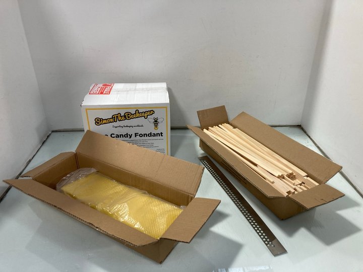 Lot 867  
            Marchington SR12 - Parcel Delivery Only 

                
3 X ASSORTED BEE KEEPING ITEMS TO INCLUDE BOX OF SIMON THE BEEKEEPER BEE CANDY FO...