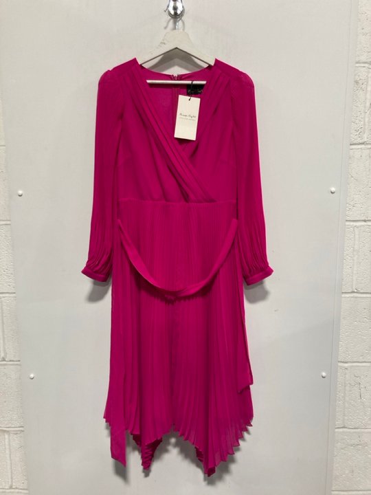 Lot 872  
            Marchington SR12 - Parcel Delivery Only 

                
PHASE EIGHT WOMENS PETITE PETRA DRESS IN MAGENTA - UK 12 - ORIGINAL RRP £135.00: ...