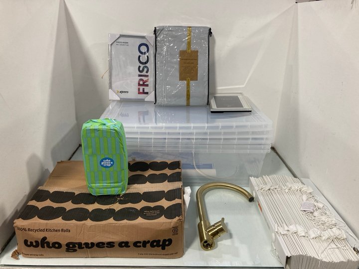 Lot 888  
            Marchington SR12 - Parcel Delivery Only 

                
QTY OF ASSORTED ITEMS TO INCLUDE EMPEROR COLLECTION TWO ROW CORD 400 THREAD COUNT...