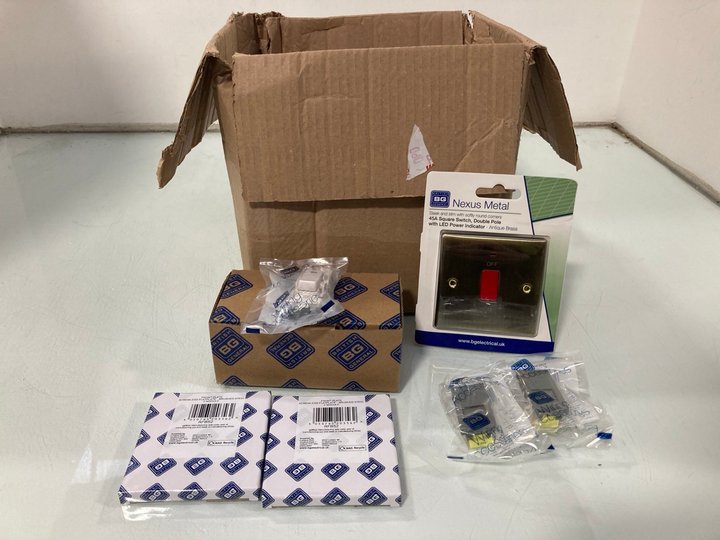 Lot 891  
            Marchington SR12 - Parcel Delivery Only 

                
QTY OF ASSORTED BRITISH GENERAL ITEMS TO INCLUDE NEXUS METAL 45A DOUBLE POLE SQUA...