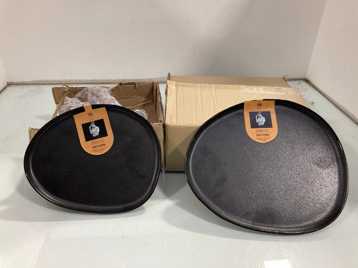 Lot 907  
            Marchington SR12 - Parcel Delivery Only 

                
BOX OF 6 RAW ORGANIC TITANIUM LUNCH PLATES IN BLACK TO ALSO INCLUDE BOX OF 6 RAW ...