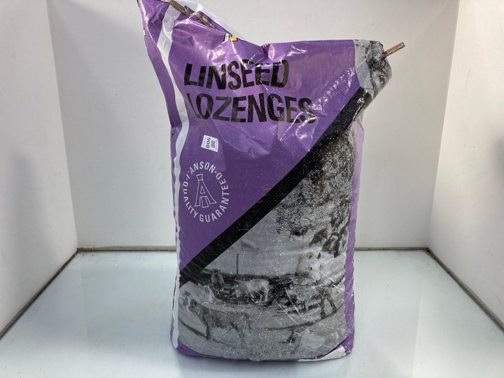 Lot 908  
            Marchington SR12 - Parcel Delivery Only 

                
PACK OF I'ANSON 25KG LINSEED LOZENGES: LOCATION - H11