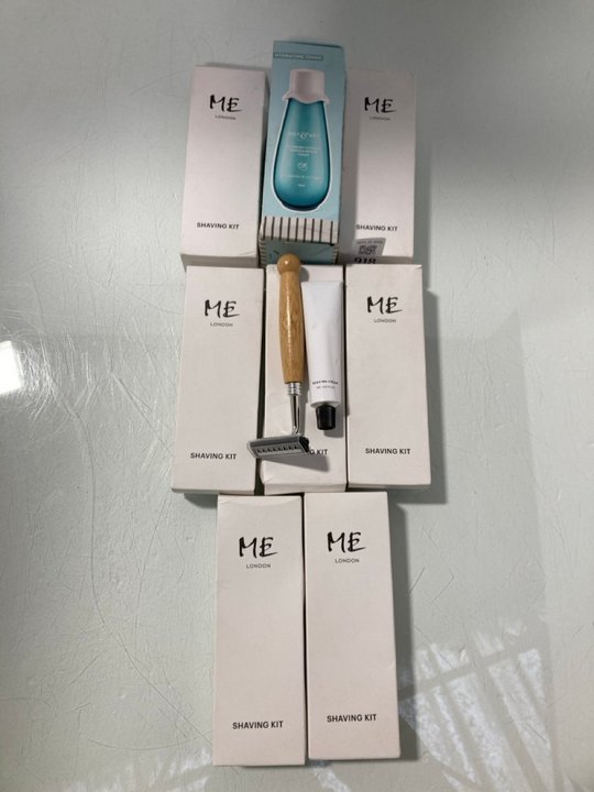 Lot 918  
            Marchington SR12 - Parcel Delivery Only 

                
7 X ME LONDON SHAVING KITS TO ALSO INCLUDE DOT & KEY BLUEBERRY HYDRATE BARRIER RE...