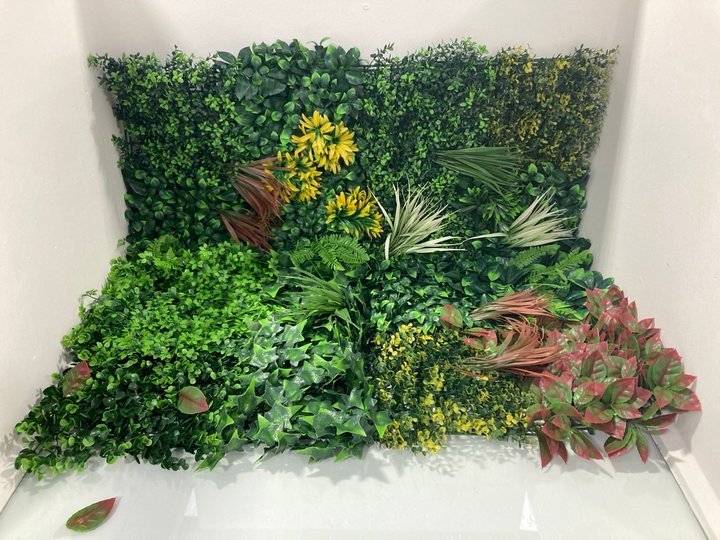 Lot 928  
            Marchington SR12 - Parcel Delivery Only 

                
BOX OF ARTIFICIAL FLORAL TILES: LOCATION - H12