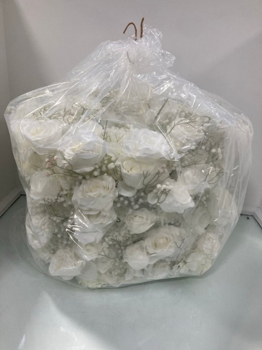 Lot 929  
            Marchington SR12 - Parcel Delivery Only 

                
BOX OF ASSORTED ARTIFICIAL FLOWERS IN WHITE: LOCATION - H12