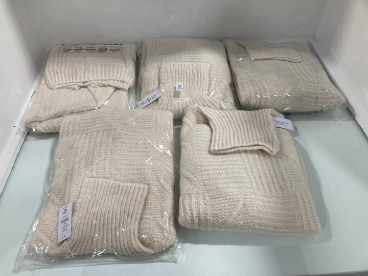 Lot 944  
            Marchington SR12 - Parcel Delivery Only 

                
5 X CERULEAN KNITTED CABLE DETAIL ROLL NECK JUMPERS IN CREAM - UK M/L: LOCATION -...