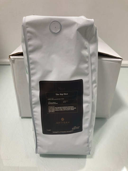 Lot 949  
            Marchington SR12 - Parcel Delivery Only 

                
BOX OF THE BIG SHOT 1KG COFFEE BEANS - BBE 10/26: LOCATION - H14