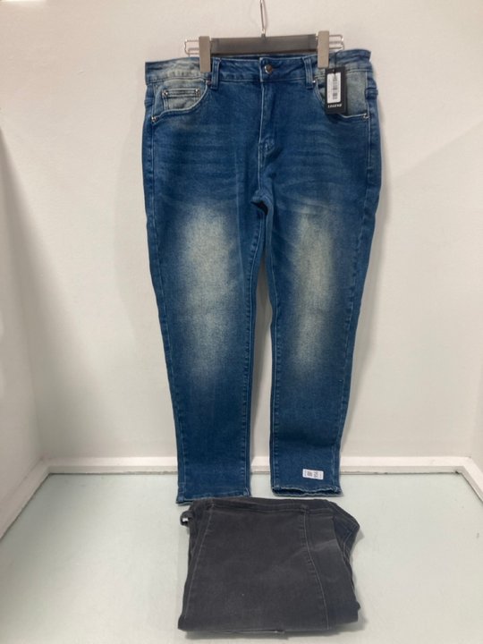 Lot 956  
            Marchington SR12 - Parcel Delivery Only 

                
LEGEND LONDON SLIM FIT JEANS IN VIBRANT BLUE - UK 34 X 30 TO ALSO INCLUDE LEGEND ...