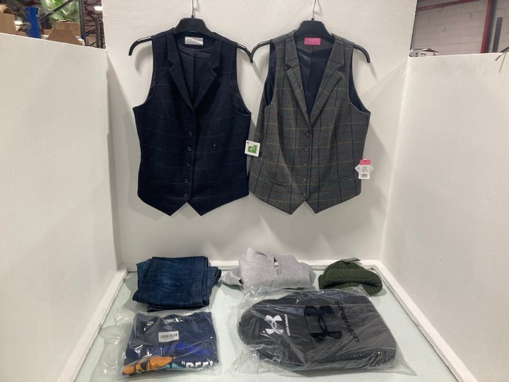 Lot 965  
            Marchington SR12 - Parcel Delivery Only 

                
QTY OF ASSORTED CLOTHING ITEMS TO INCLUDE LOONEY TUNES T-SHIRT IN NAVY - UK M: LO...