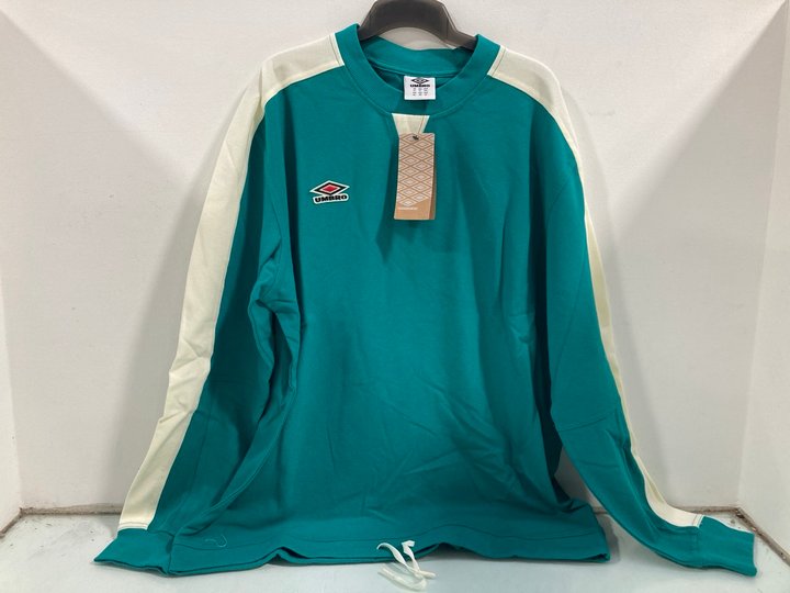 Lot 967  
            Marchington SR12 - Parcel Delivery Only 

                
UMBRO PANELLED SWEATSHIRT IN QUETZAL GREEN - UK XL: LOCATION - H15