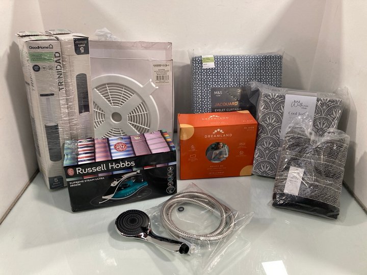 Lot 973  
            Marchington SR12 - Parcel Delivery Only 

                
QTY OF ASSORTED HOUSEHOLD ITEMS TO INCLUDE DREAMLAND REVIVE ME EXTRA LARGE HEAT P...