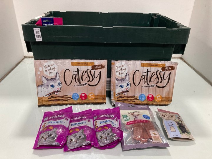 Lot 978  
            Marchington SR12 - Parcel Delivery Only 

                
QTY OF ASSORTED PET FOOD ITEMS TO INCLUDE CATESSY RABBIT & TURKEY STICKS - BBE 11...