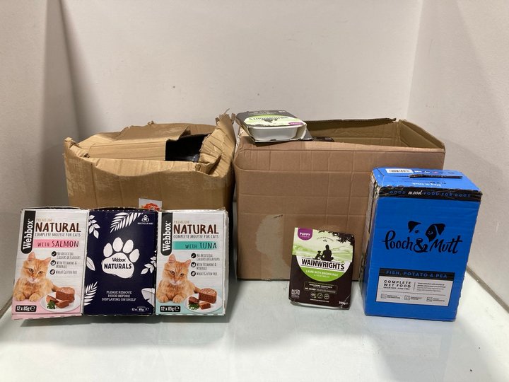 Lot 980  
            Marchington SR12 - Parcel Delivery Only 

                
QTY OF ASSORTED PET FOOD ITEMS TO INCLUDE BOX OF WEBBOX PREMIUM NATURAL CAT FOOD ...