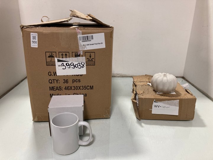 Lot 991  
            Marchington SR12 - Parcel Delivery Only 

                
BOX OF 4 CERAMIC PUMPKIN IN WHITE TO ALSO INCLUDE BOX OF PLAIN WHITE MUGS: LOCATI...