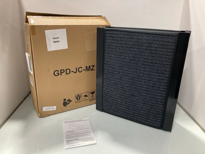 Lot 996  
            Marchington SR12 - Parcel Delivery Only 

                
FOLDING DOG CAR RAMP: LOCATION - H16