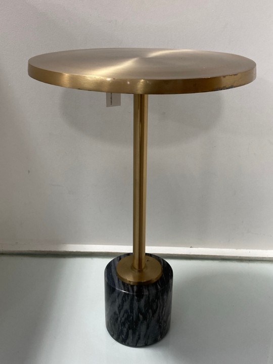 Lot 1001  
            Marchington SR11 - Parcel Delivery Only 

                
VOIRE SIDE TABLE IN BRASS FINISH: LOCATION - BR2