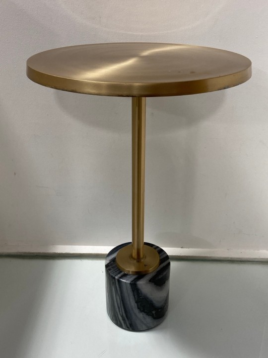 Lot 1003  
            Marchington SR11 - Parcel Delivery Only 

                
VOIRE SIDE TABLE IN BRASS FINISH: LOCATION - BR2