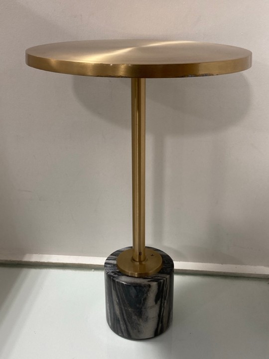Lot 1010  
            Marchington SR11 - Parcel Delivery Only 

                
VOIRE SIDE TABLE IN BRASS FINISH: LOCATION - BR3