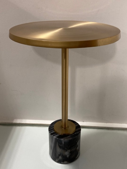 Lot 1020  
            Marchington SR11 - Parcel Delivery Only 

                
VOIRE SIDE TABLE IN BRASS FINISH: LOCATION - BR3