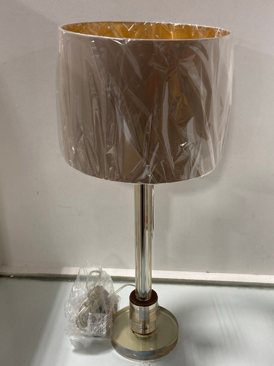 Lot 1021  
            Marchington SR11 - Parcel Delivery Only 

                
HALDOR TABLE LAMP IN ANTIQUE BRASS AND COGNAC CRYSTAL FINISH - ORIGINAL RRP £259:...
