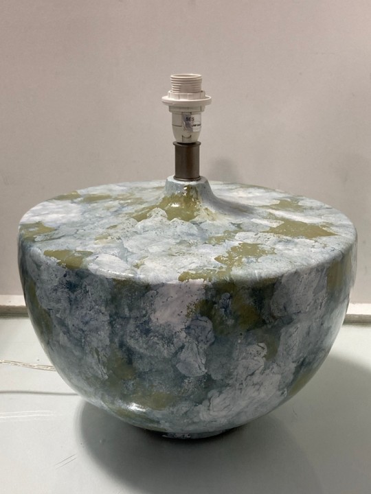 Lot 1022  
            Marchington SR11 - Parcel Delivery Only 

                
AKETA TABLE LAMP BASE IN CREAM - ORIGINAL RRP £274: LOCATION - BR4