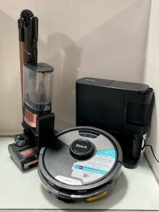 Lot 1031  
            Marchington SR11 - Parcel Delivery Only 

                
QTY OF ASSORTED VACUUM CLEANERS TO INCLUDE SHARK ROBOT VACUUM CLEANER: LOCATION -...