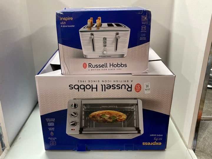 Lot 1032  
            Marchington SR11 - Parcel Delivery Only 

                
2 X ASSORTED HOME KITCHEN APPLIANCES TO INCLUDE RUSSELL HOBBS EXPRESS MINI OVEN A...