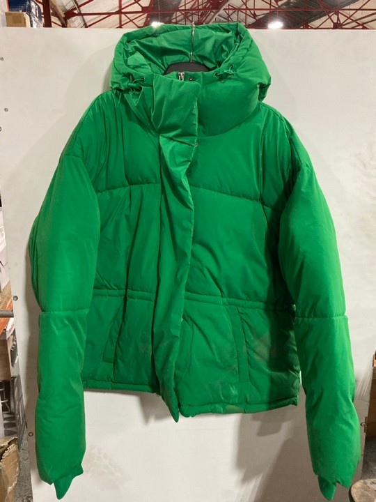 Lot 1066  
            Marchington SR11 - Parcel Delivery Only 

                
ESSENTIALS PUFFER STYLE JACKET IN BRIGHT GREEN : SIZE XL UK: LOCATION - BR8