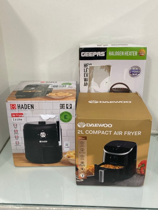 Lot 1069  
            Marchington SR11 - Parcel Delivery Only 

                
3 X ASSORTED ITEMS TO INCLUDE HADEN 2.6L AIR FRYER: LOCATION - BR8