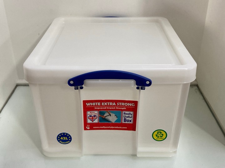 Lot 1096  
            Marchington SR11 - Parcel Delivery Only 

                
LIDDED PLASTIC HOME STORAGE BOX: LOCATION - BR9