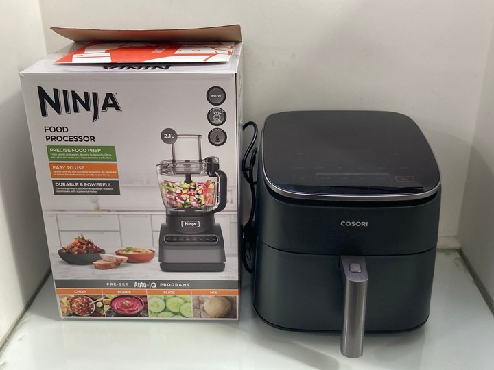 Lot 1107  
            Marchington SR11 - Parcel Delivery Only 

                
2 X ASSORTED HOME KITCHEN APPLIANCES TO INCLUDE NINJA FOOD PROCESSOR: LOCATION - ...