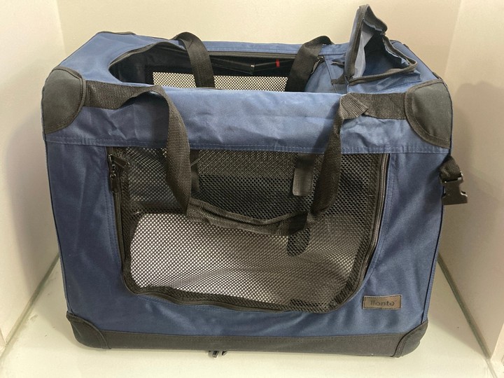 Lot 1116  
            Marchington SR11 - Parcel Delivery Only 

                
LIONTO COLLAPSIBLE PET CARRIER SYSTEM: LOCATION - CR11