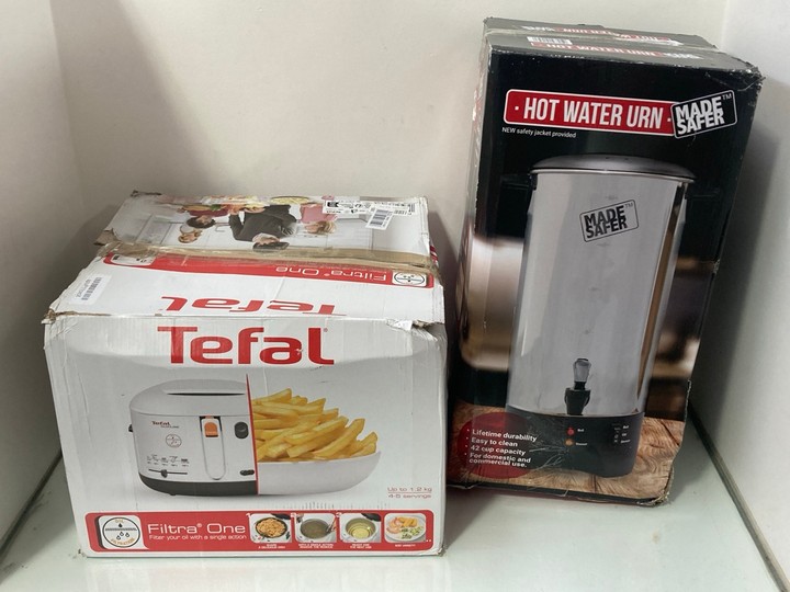 Lot 1121  
            Marchington SR11 - Parcel Delivery Only 

                
2 X ASSORTED HOME KITCHEN APPLIANCES TO INCLUDE MADE SAFER HOT WATER URN: LOCATIO...