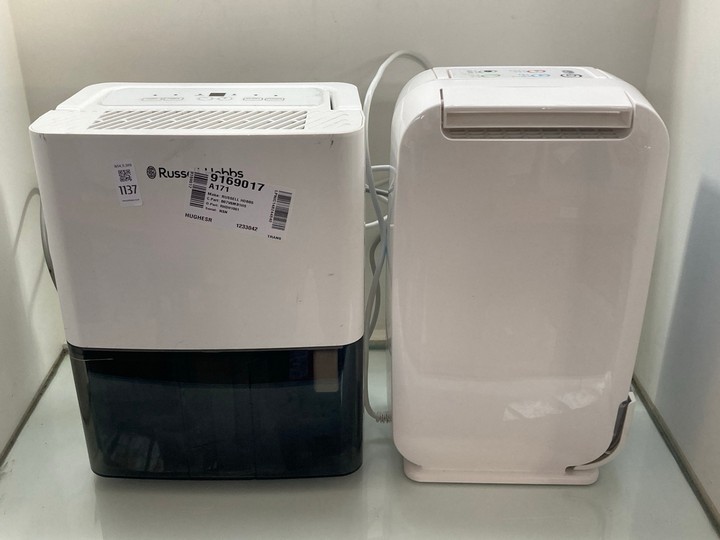 Lot 1137  
            Marchington SR11 - Parcel Delivery Only 

                
2 X ASSORTED DEHUMIDIFIERS TO INCLUDE RUSSELL HOBBS DEHUMIDIFIER IN WHITE: LOCATI...