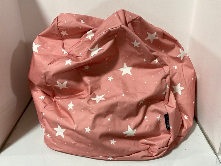 Lot 1206  
            Marchington SR11 - Parcel Delivery Only 

                
ICON SMALL CHILDRENS BEANBAG IN PINK AND WHITE STAR DESIGN: LOCATION - CR2