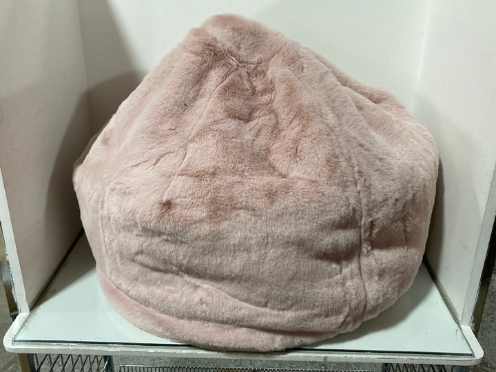 Lot 1208  
            Marchington SR11 - Parcel Delivery Only 

                
ICON MEDIUM BEANBAG IN BLUSH PINK: LOCATION - CR2