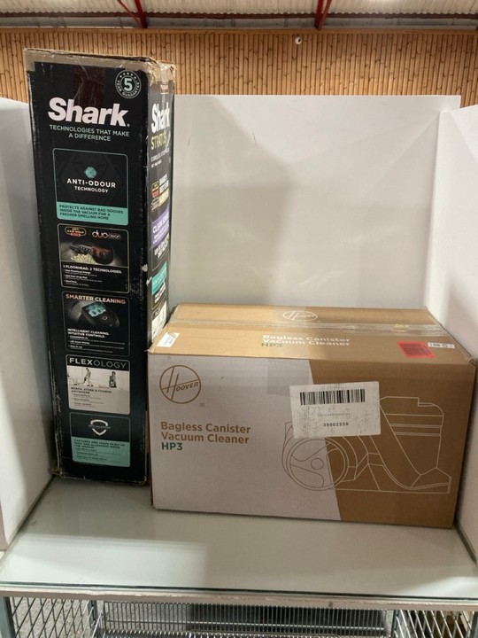 Lot 1220  
            Marchington SR11 - Parcel Delivery Only 

                
2 X ASSORTED VACUUM CLEANERS TO INCLUDE HOOVER HP3 BAGLESS CANISTER VACUUM CLEANE...