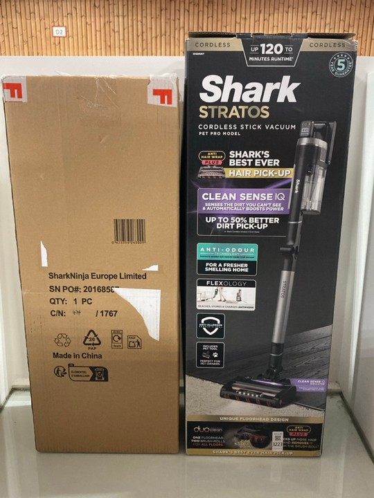 Lot 1223  
            Marchington SR11 - Parcel Delivery Only 

                
2 X ASSORTED VACUUM CLEANERS TO INCLUDE SHARK STRATOS PET PRO MODEL CORDLESS STIC...