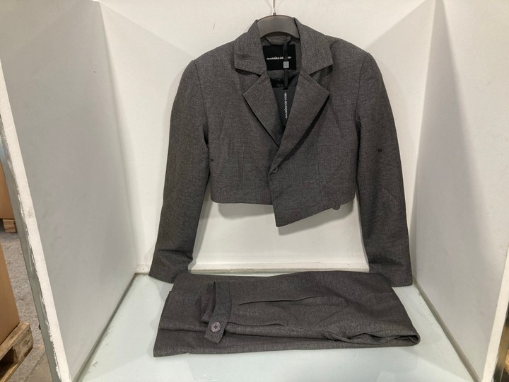 Lot 1227  
            Marchington SR11 - Parcel Delivery Only 

                
2 X MANIERE DE VOIR CLOTHING ITEMS TO INCLUDE WOMENS CROP JACKET IN GREY : SIZE 8...