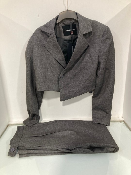 Lot 1230  
            Marchington SR11 - Parcel Delivery Only 

                
2 X MANIERE DE VOIR CLOTHING ITEMS TO INCLUDE WOMENS CROP JACKET IN GREY : SIZE 1...