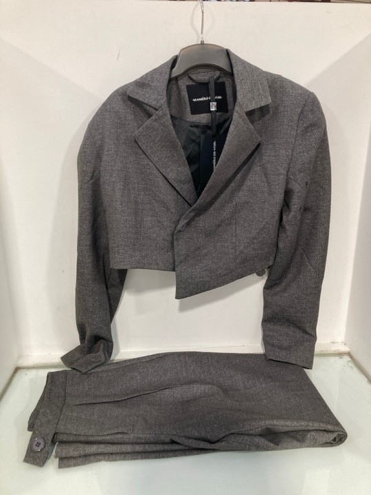 Lot 1236  
            Marchington SR11 - Parcel Delivery Only 

                
2 X MANIERE DE VOIR CLOTHING ITEMS TO INCLUDE WOMENS CROP JACKET IN GREY : SIZE 1...