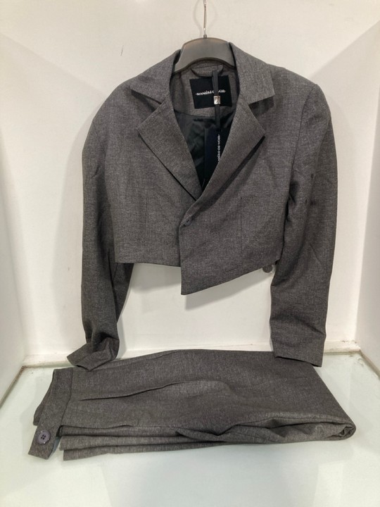 Lot 1237  
            Marchington SR11 - Parcel Delivery Only 

                
2 X MANIERE DE VOIR CLOTHING ITEMS TO INCLUDE WOMENS CROP JACKET IN GREY : SIZE 6...