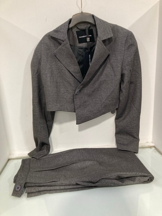 Lot 1238  
            Marchington SR11 - Parcel Delivery Only 

                
2 X MANIERE DE VOIR CLOTHING ITEMS TO INCLUDE WOMENS CROP JACKET IN GREY : SIZE 6...
