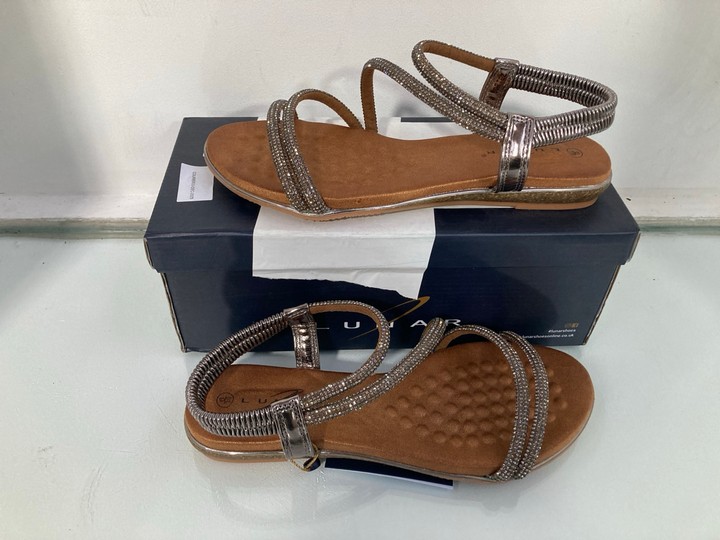 Lot 1241  
            Marchington SR11 - Parcel Delivery Only 

                
PAIR OF LUNAR LADIES SANDALS IN PEWTER : SIZE 6 UK: LOCATION - B4