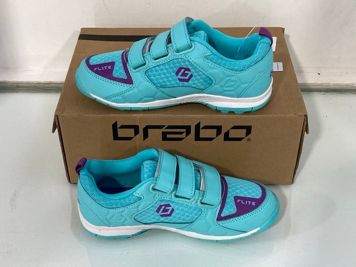 Lot 1243  
            Marchington SR11 - Parcel Delivery Only 

                
PAIR OF BRABO KIDS TRAINERS IN NEON BLUE : SIZE 33 EU KIDS: LOCATION - B4