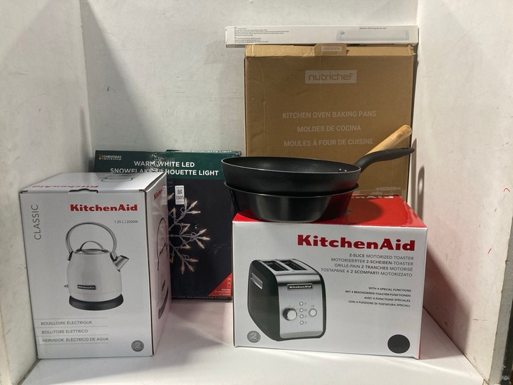 Lot 1305  
            Marchington SR11 - Parcel Delivery Only 

                
QTY OF ASSORTED ITEMS TO INCLUDE KITCHEN AID CLASSIC 1.25L JUG KETTLE: LOCATION - B4