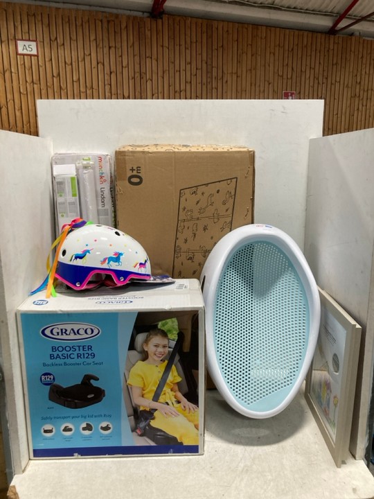 Lot 1351  
            Marchington SR11 - Parcel Delivery Only 

                
QTY OF ASSORTED BABY ITEMS TO INCLUDE NUBY FOLDABLE SAFARI PLAY MAT SET: LOCATION...