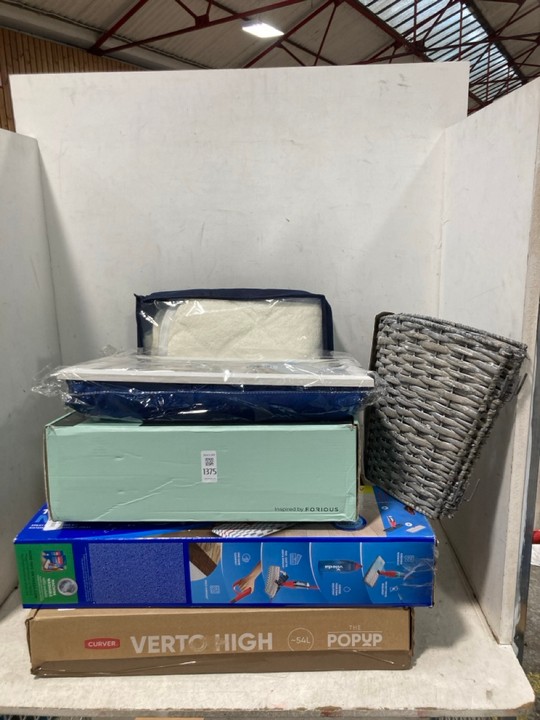 Lot 1375  
            Marchington SR11 - Parcel Delivery Only 

                
QTY OF ASSORTED HOMEWARE ITEMS TO INCLUDE CURVER VERTO HIGH THE POP UP 54L WASTE ...