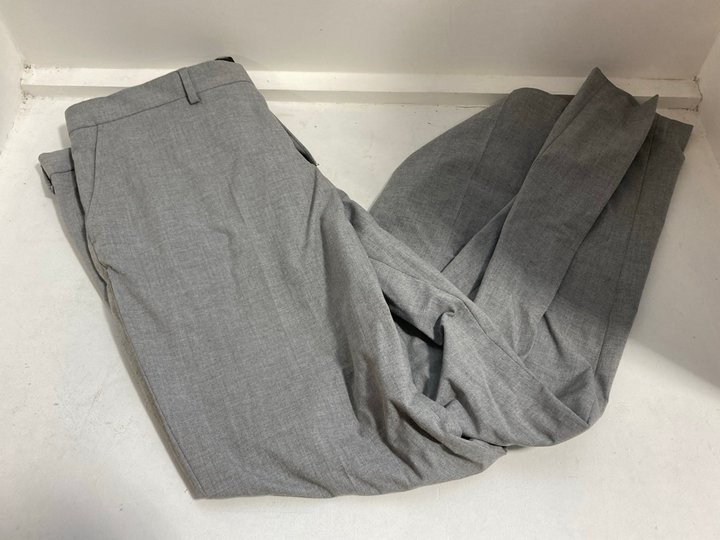 Lot 1397  
            Marchington SR11 - Parcel Delivery Only 

                
SELECTED HOMME MYLO LOGAN TROUSERS IN GREY - UK 38R: LOCATION - BR2