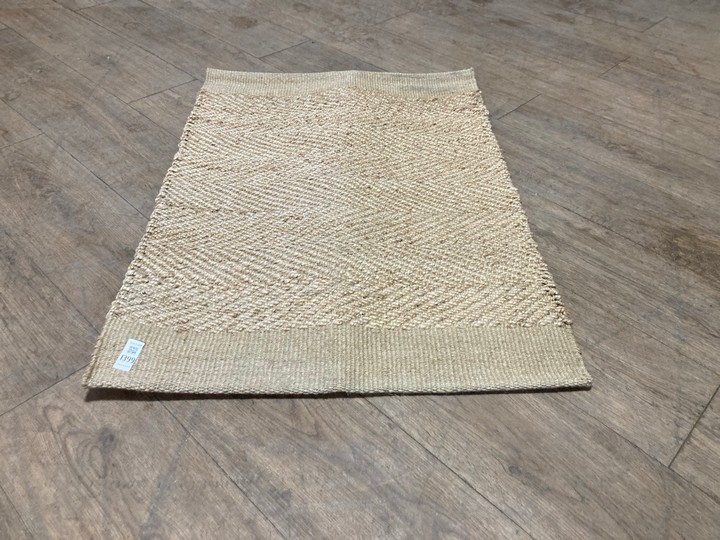 Lot 1399  
            Marchington SR11 - Parcel Delivery Only 

                
LOAF.COM FLOOR MAT IN NATURAL JUTE: LOCATION - BR2